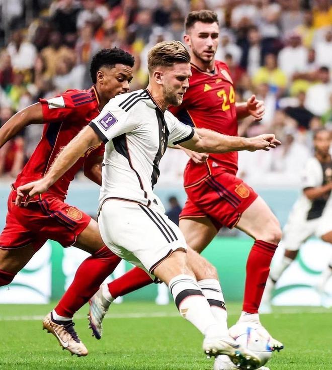 阿奇姆彭遭成都球迷种族歧视，队长王上源发文声援