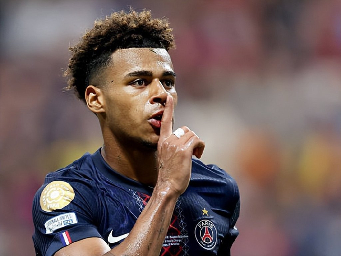 随着阿森纳2-0，切尔西1-3，利物浦1-1，英超最新积分榜出炉