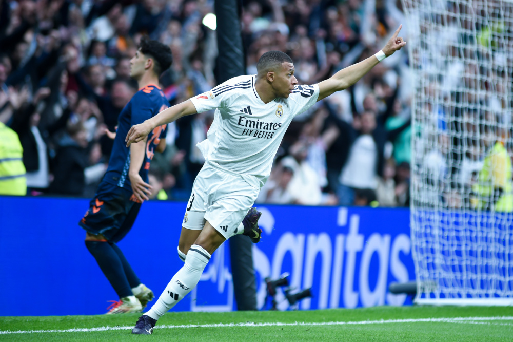 德媒：尽管曼联国米接触，但阿德耶米其实只想去利物浦或皇马（德媒：曼联、国米虽接洽，阿德耶米只愿投利物浦或皇马）