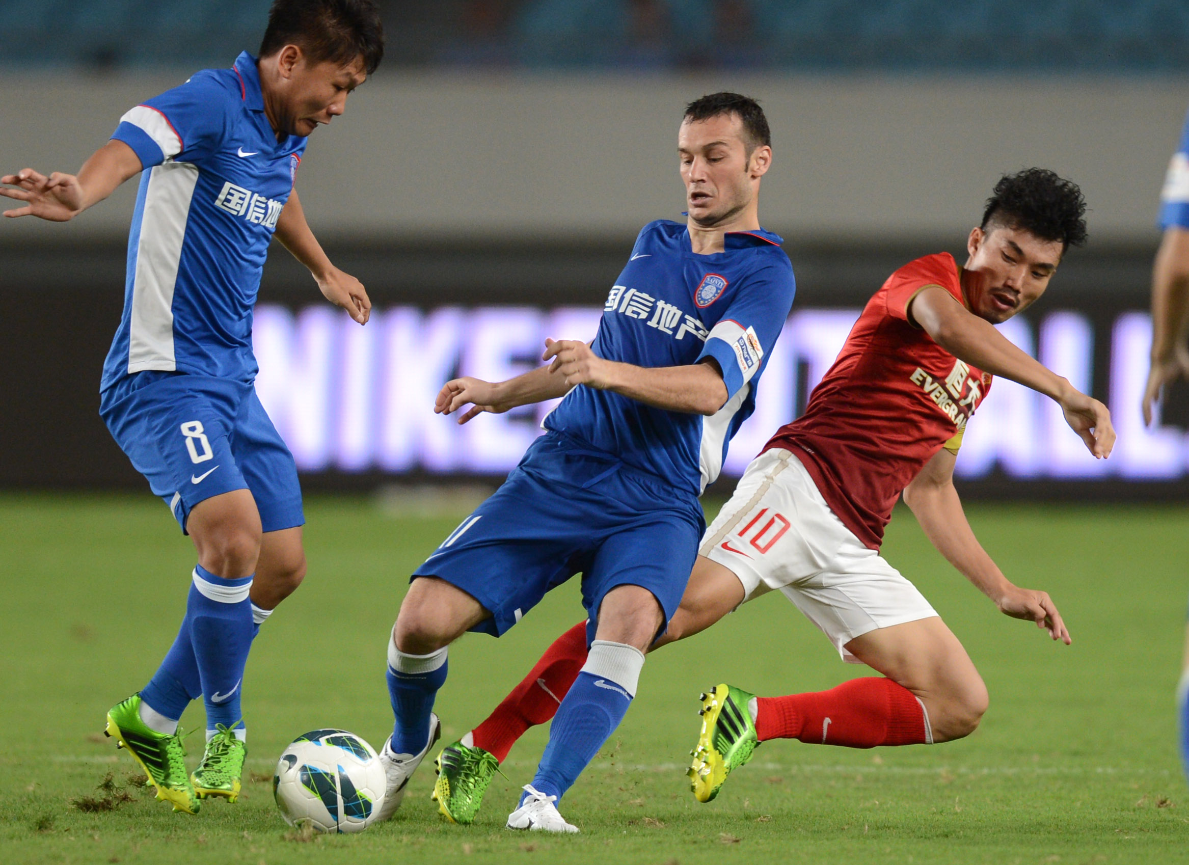 ESPN：曼联通过转会市场获得大笔资金，无需卖人就能签新中锋