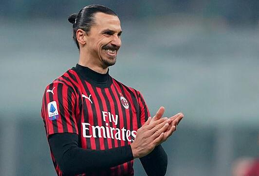 英超最新积分榜：枪手仍积36分领跑，曼城、维拉分列二三位（英超积分榜更新：阿森纳以36分继续领跑，曼城与维拉分居二、三位）