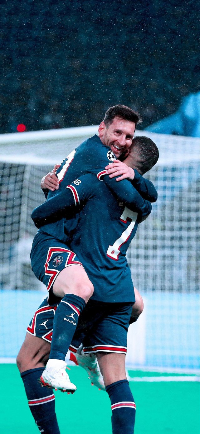 弗拉格：内姆布哈德让场上每个人变得更好，几位新秀一起不孤单