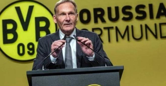 孔帕尼：不关注本菲卡与格雷罗的传闻，任何转会只会内部讨论