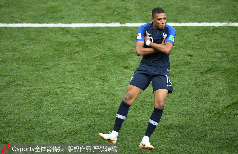 李章洙回渝参加足协杯夺冠25周年纪念赛，感慨儿子当年才初中（回到重庆庆祝足协杯封王25周年，李章洙感慨儿子当时还在读初中）