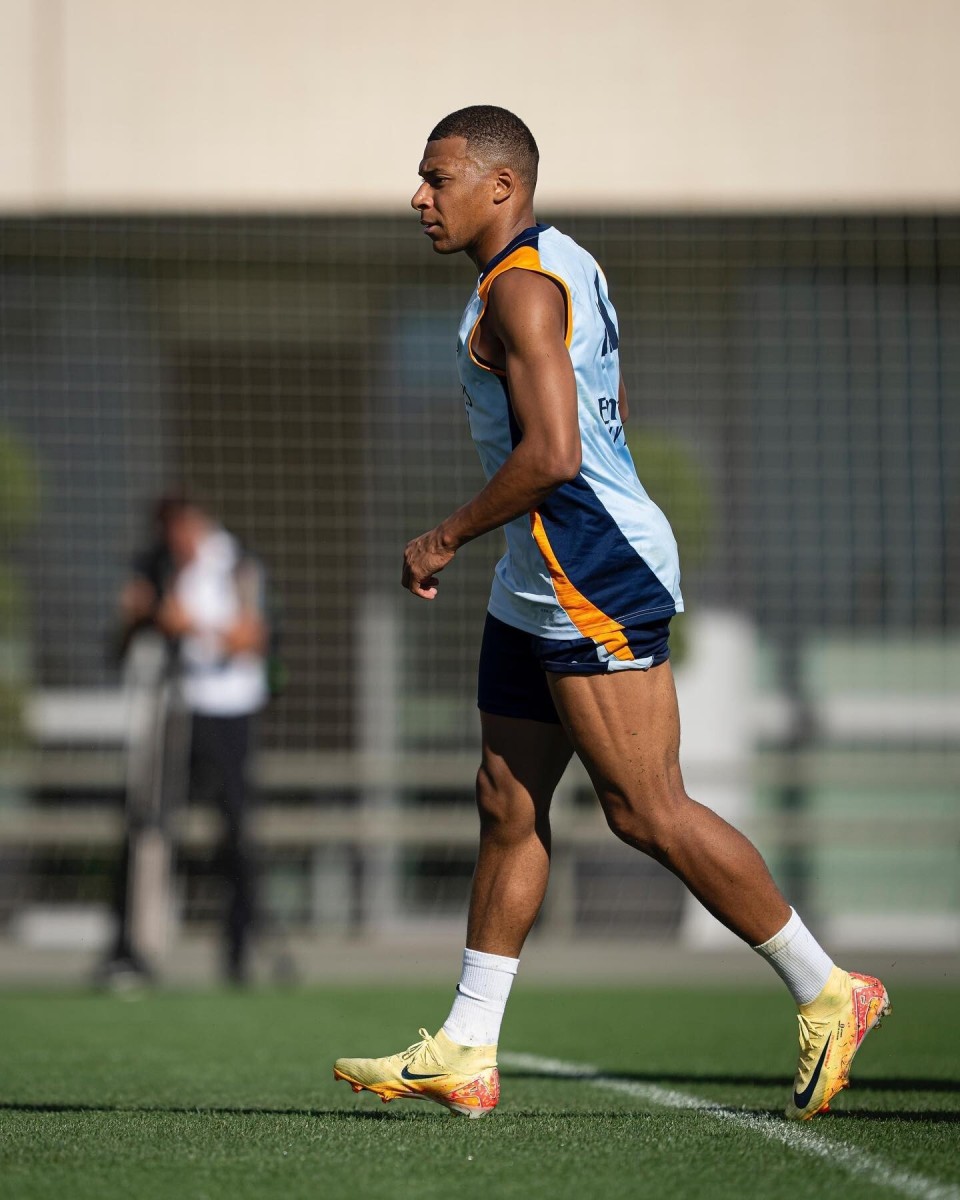 曼联本赛季3位主帅战绩 范尼成绩最好阿莫林最烂（曼联本季三帅战绩盘点：范尼最佳，阿莫林垫底）